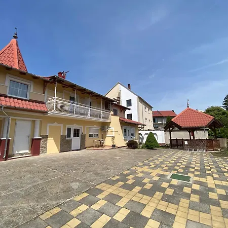 Karmen Apartmanhaz Heviz Apartment