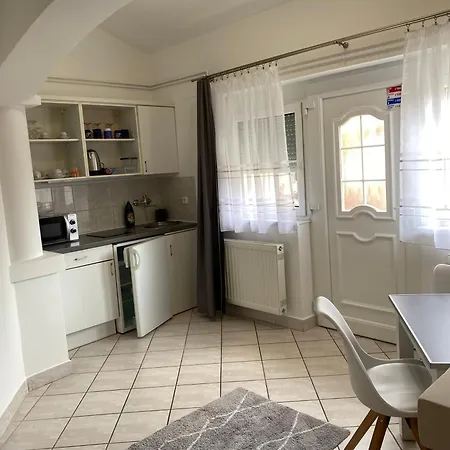 アパート Karmen Apartmanhaz ヘーヴィーズ