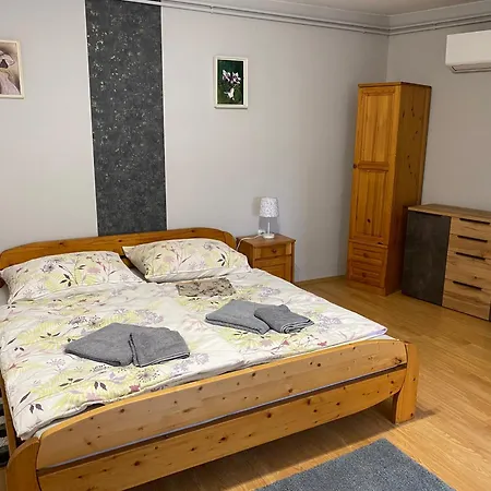 Karmen Apartmanhaz Heviz Apartment