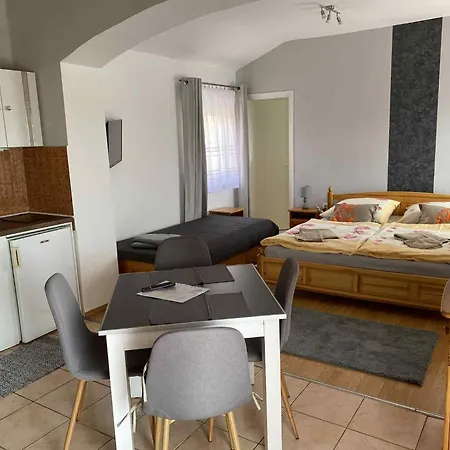 Karmen Apartmanhaz Heviz * Heviz