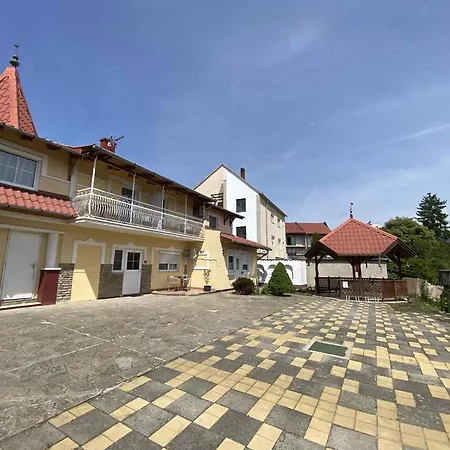 Karmen Apartmanhaz Heviz Apartment