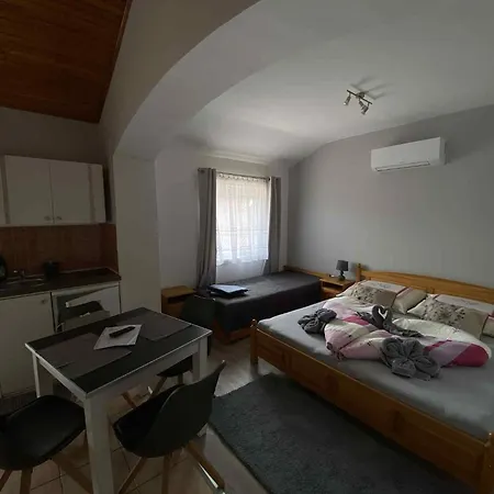 Karmen Apartmanhaz Heviz