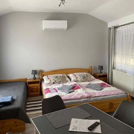 Karmen Apartmanhaz Хевиз
