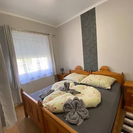 Karmen Apartmanhaz Heviz Heviz