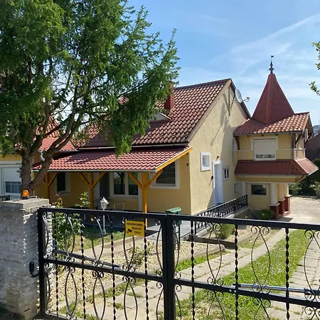 Апартаменты Karmen Apartmanhaz *