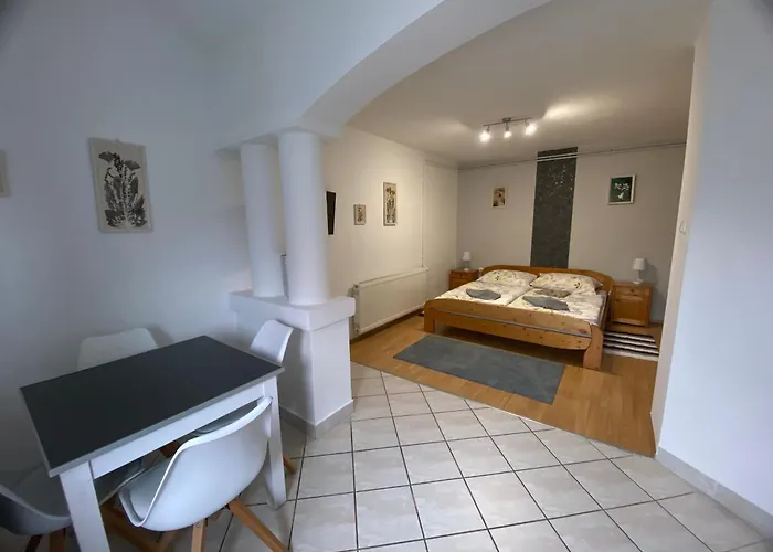 Karmen Apartmanhaz *