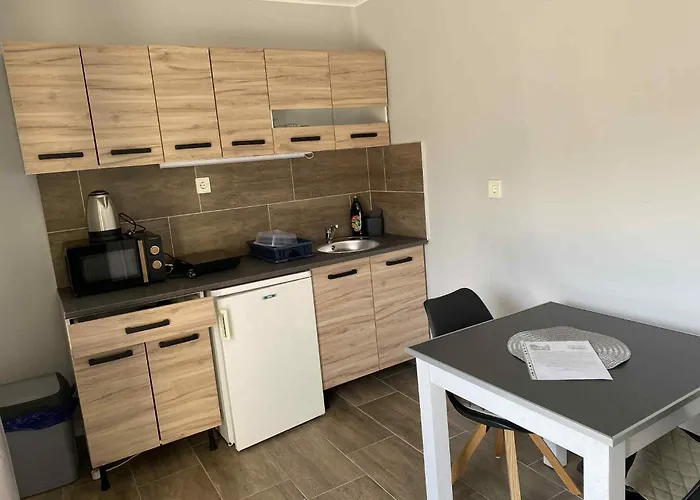 Karmen Apartmanhaz Lägenhet