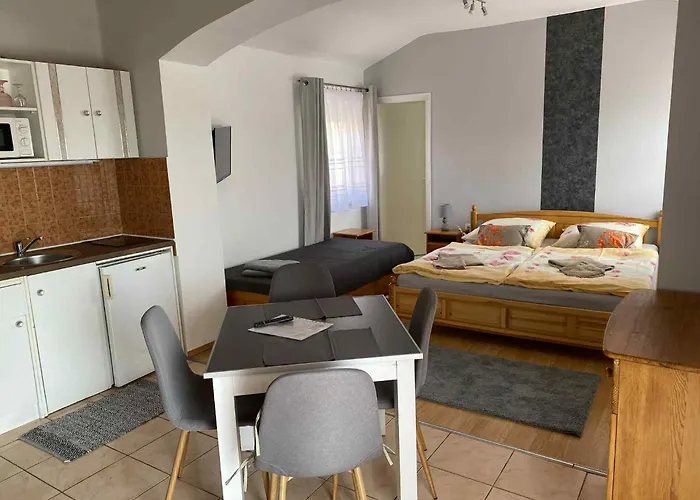 Karmen Apartmanhaz * Heviz