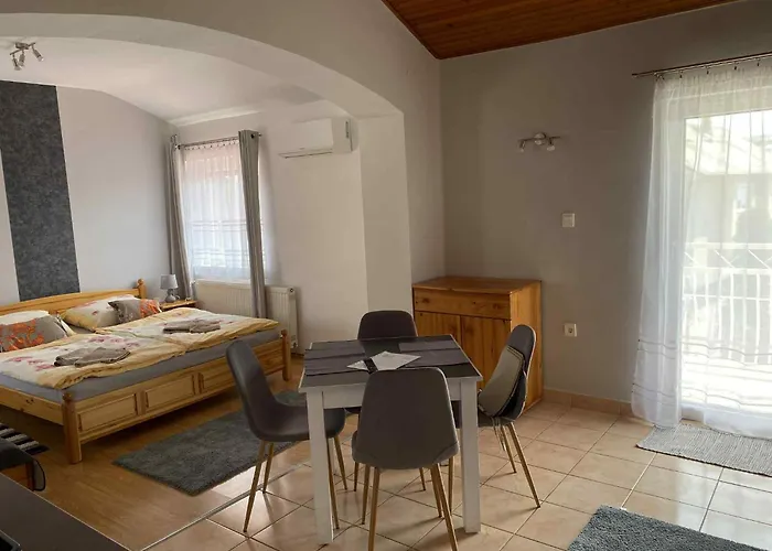 Karmen Apartmanhaz Lägenhet Hévíz