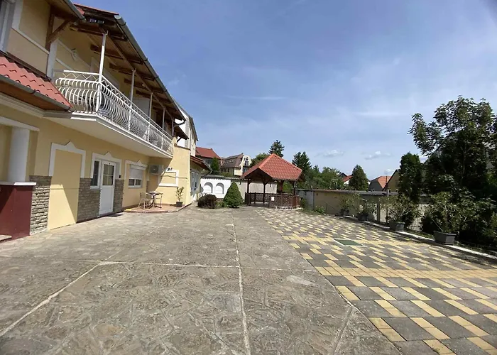 Karmen Apartmanhaz Lägenhet Hévíz