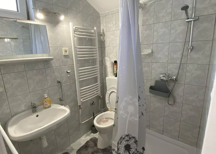 Karmen Apartmanhaz Lägenhet Hévíz