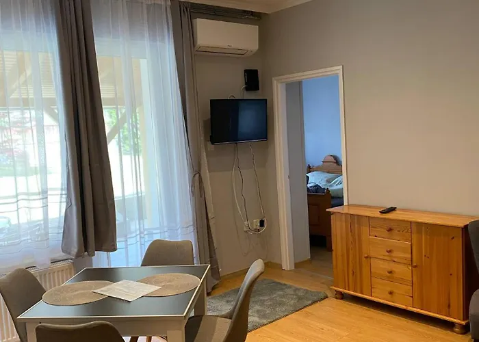 Karmen Apartmanhaz Lägenhet Hévíz